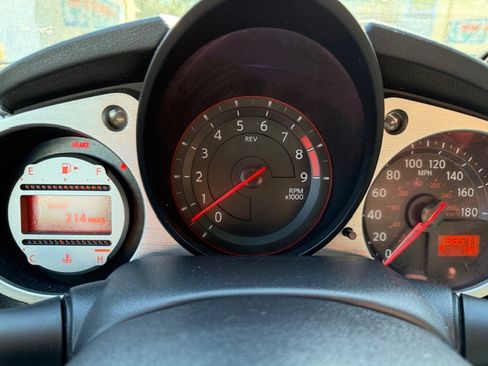 Used 2010 Nissan 370Z Touring image 10