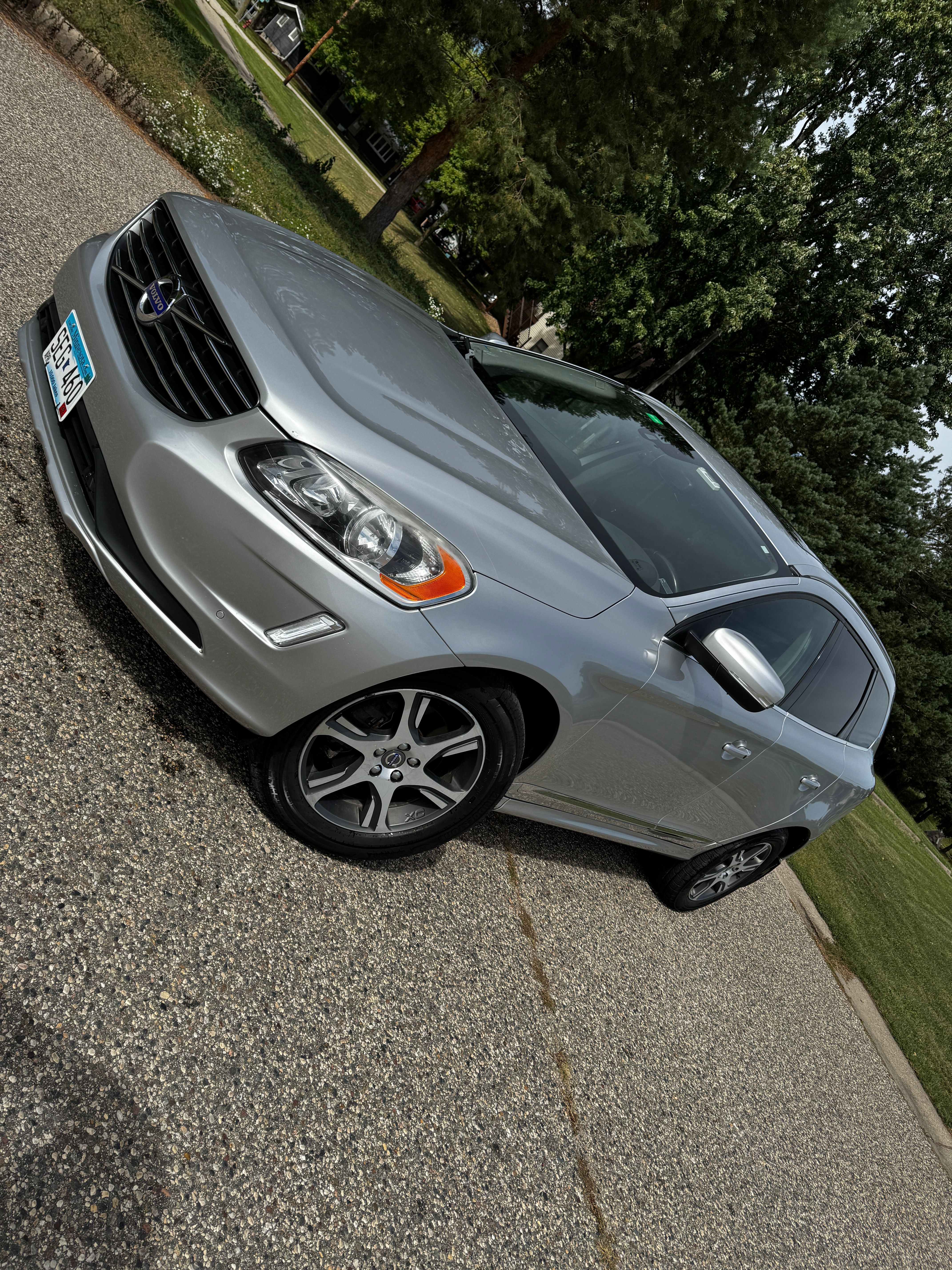 Used 2015 Volvo XC60 T6 w/ Proximity Package AWD/4WD image 9