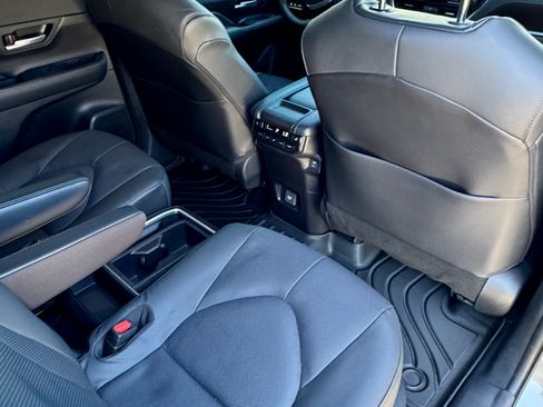 Used 2025 Toyota Grand Highlander AWD Hybrid image 20