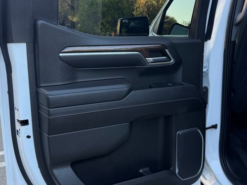 Used 2023 GMC Sierra 1500 Elevation w/ Preferred Package image 12