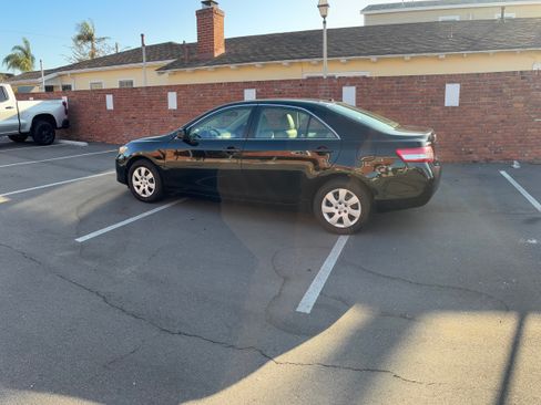 Used 2010 Toyota Camry LE image 8