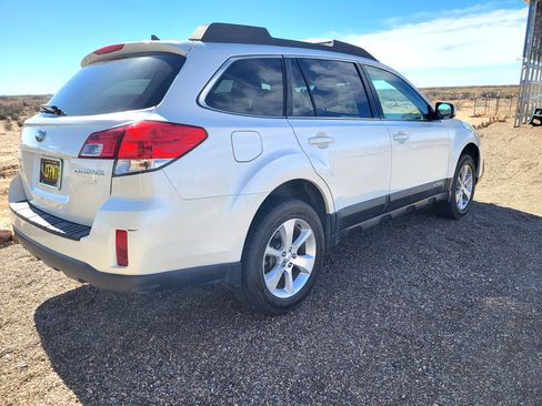 Used 2014 Subaru Outback 2.5i Limited image 2