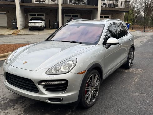 Used 2011 Porsche Cayenne Turbo image 8