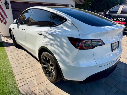 Used 2021 Tesla Model Y Long Range AWD/4WD image 17
