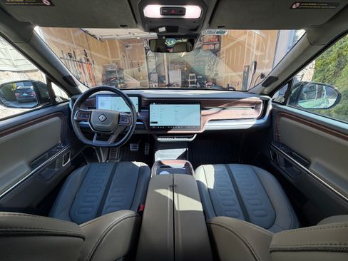 Used 2023 Rivian R1T Adventure image 27