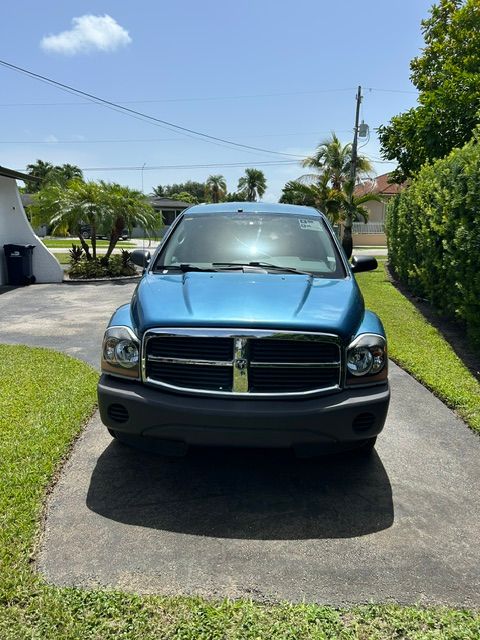 Used 2005 Dodge Durango SXT RWD image 2