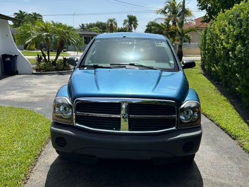 Used 2005 Dodge Durango SXT RWD image 2