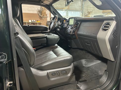 Used 2015 Ford F350 Lariat w/ Lariat Interior Package image 8