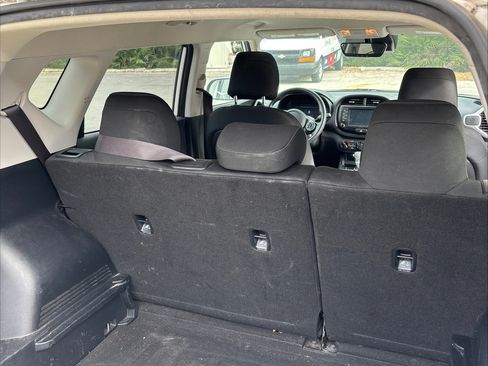 Used 2020 Kia Soul S image 11