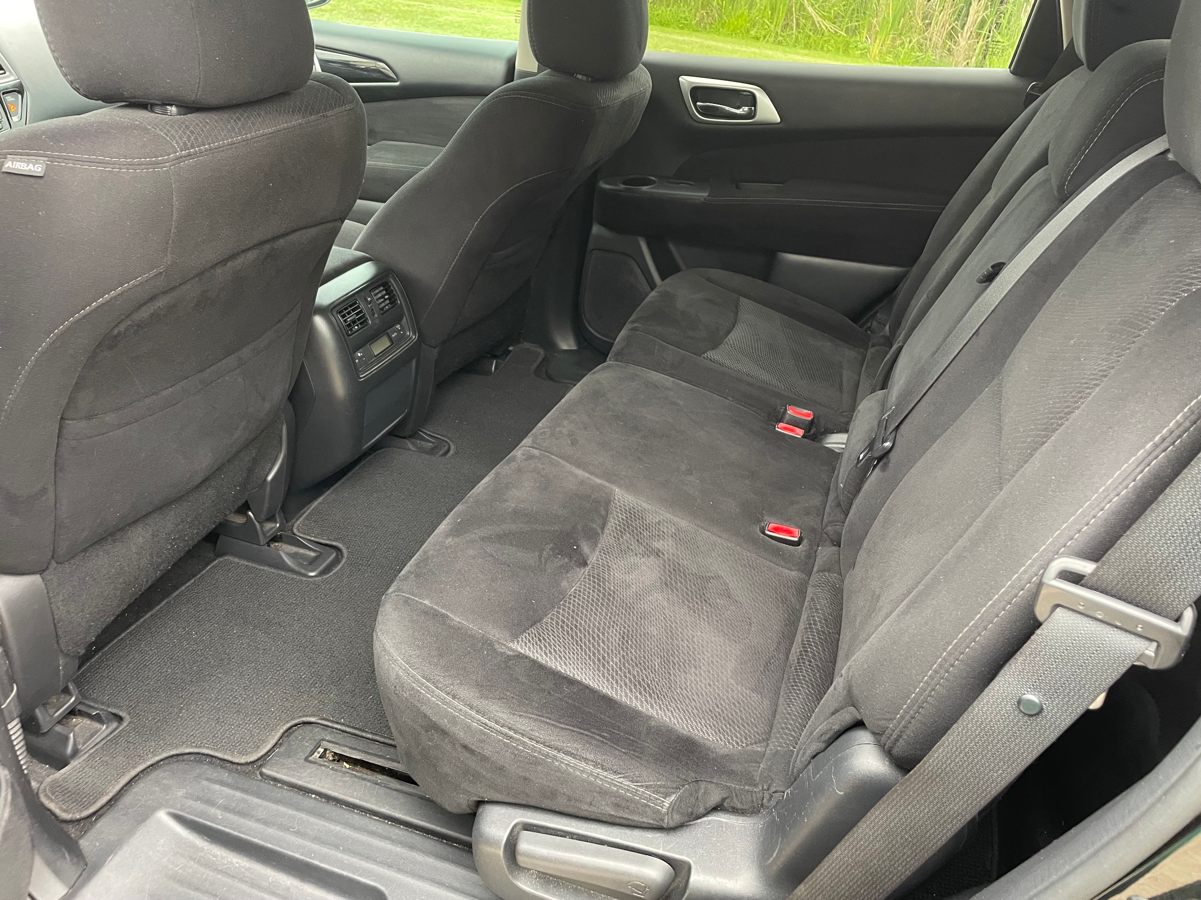 Used 2015 Nissan Pathfinder SV FWD image 8