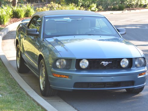 Used 2005 Ford Mustang GT Premium RWD image 8