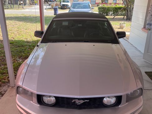 Used 2006 Ford Mustang GT RWD image 2