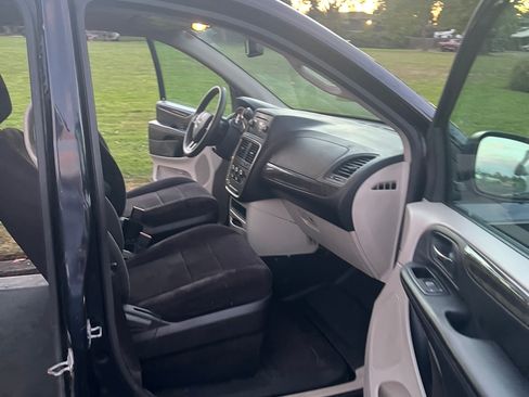 Used 2011 Dodge Grand Caravan Mainstreet w/ PWR Convenience Group FWD image 11