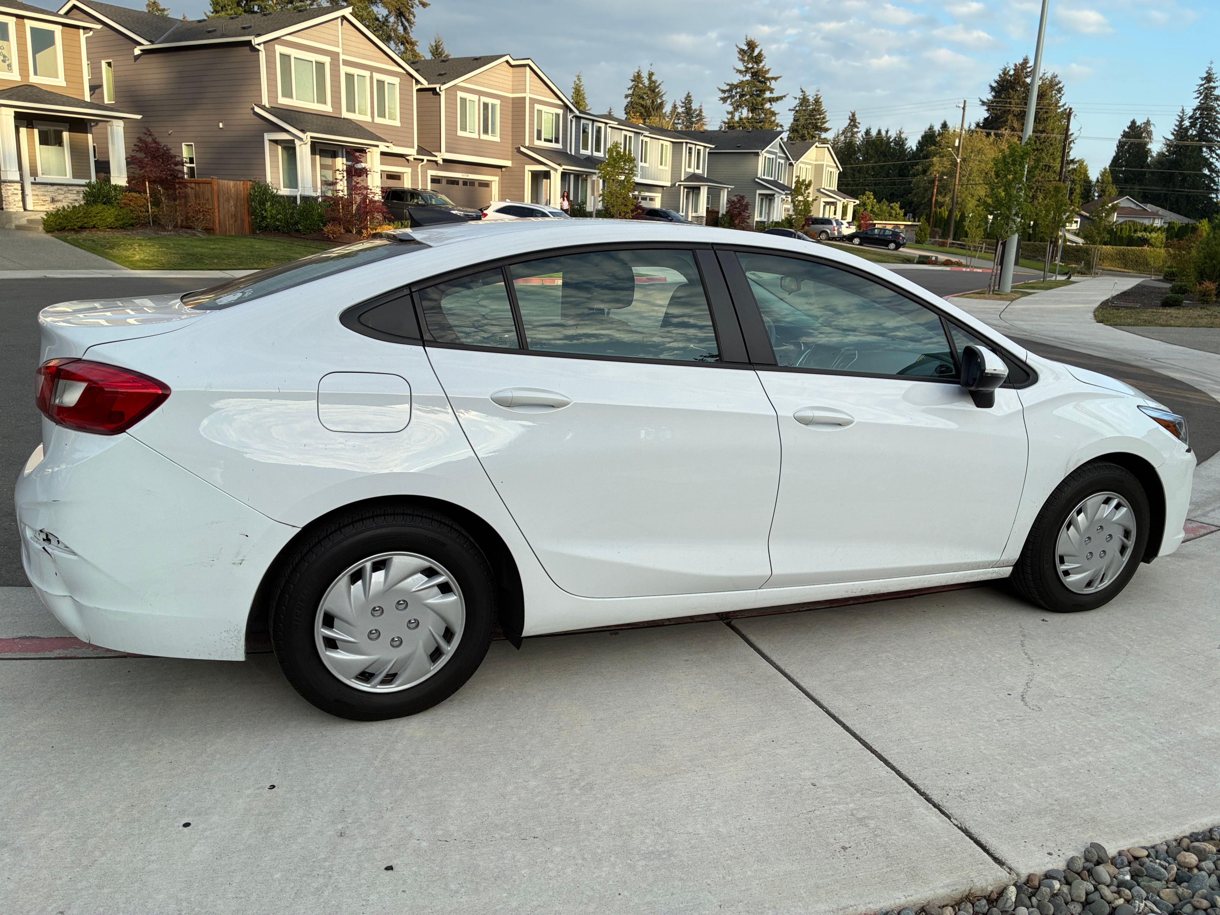 Used 2019 Chevrolet Cruze Sedan FWD image 12