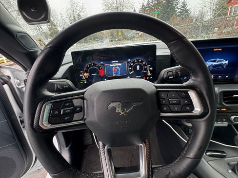 Used 2024 Ford Mustang Coupe image 9