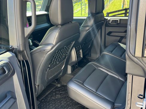 Used 2025 Ford Bronco Badlands image 14