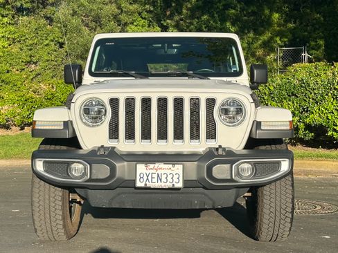 Used 2018 Jeep Wrangler Unlimited Sahara image 4