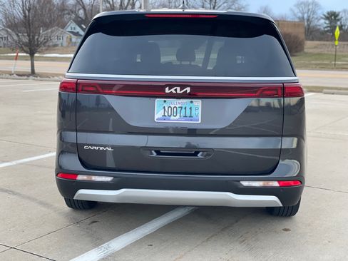 Used 2024 Kia Carnival LX image 5