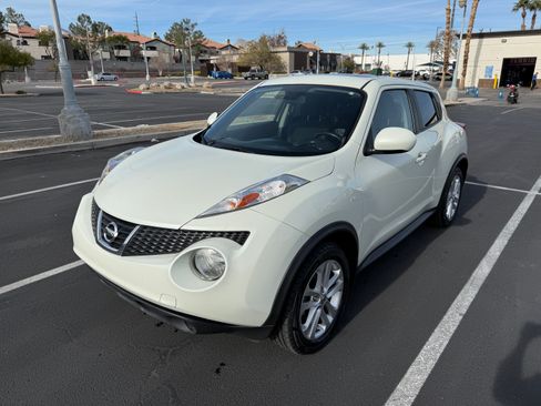 Used 2011 Nissan Juke SV image 2