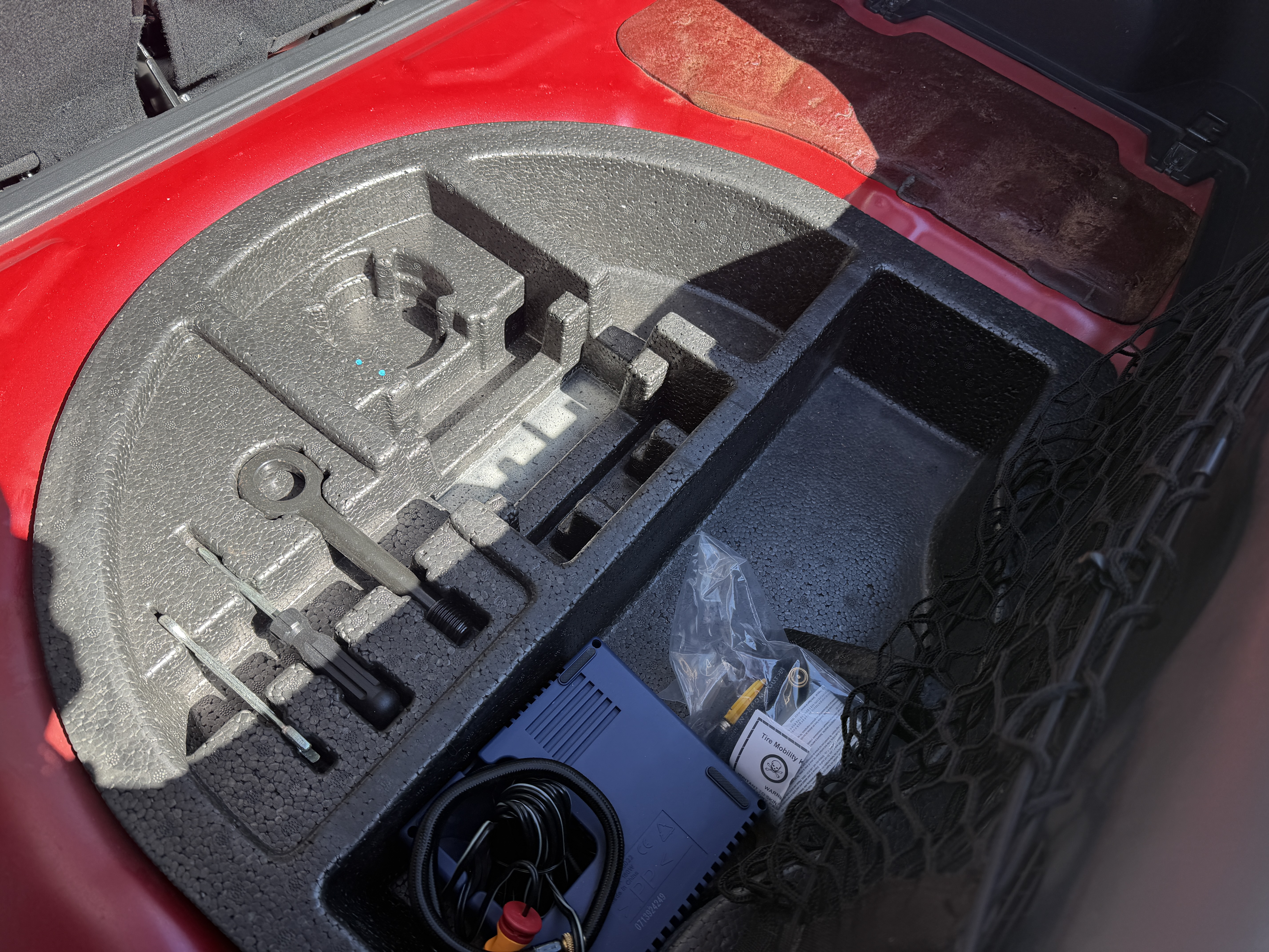 Used 2014 Hyundai Veloster FWD image 19
