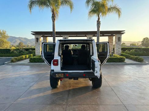 Used 2020 Jeep Wrangler Unlimited Rubicon image 2