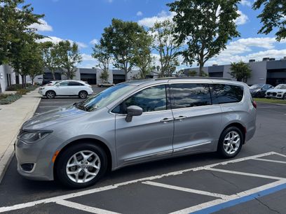 Used 2017 Chrysler Pacifica Touring-L w/ Tire & Wheel Group