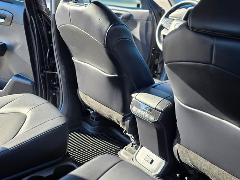 Used 2021 Toyota Highlander XLE image 28