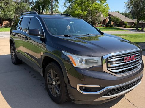 Used 2018 GMC Acadia SLT FWD image 2