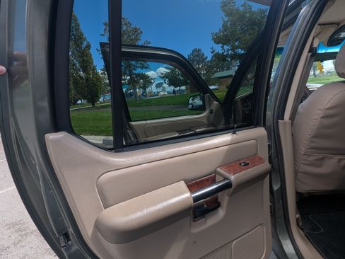 Used 2003 Ford Explorer Sport Trac XLT AWD/4WD image 25