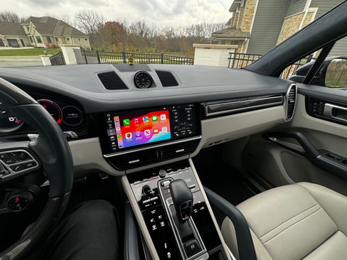 Used 2020 Porsche Cayenne Turbo image 14