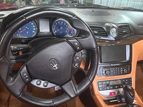Used 2015 Maserati GranTurismo Sport RWD image 11