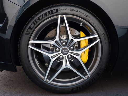 Used 2015 Ferrari California T image 14