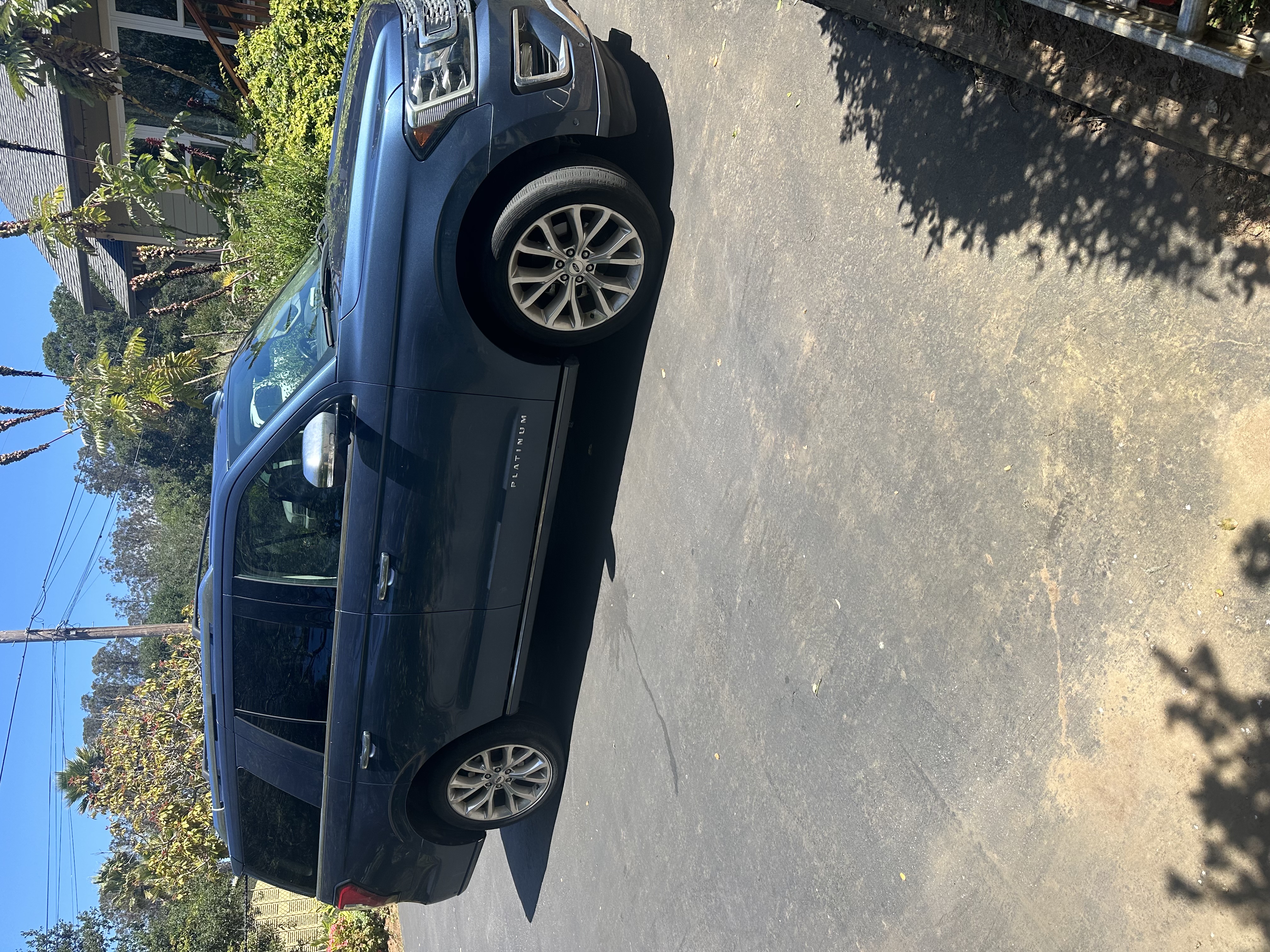 Used 2018 Ford Expedition Platinum AWD/4WD image 2