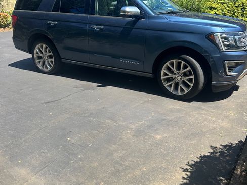 Used 2018 Ford Expedition Platinum AWD/4WD image 2