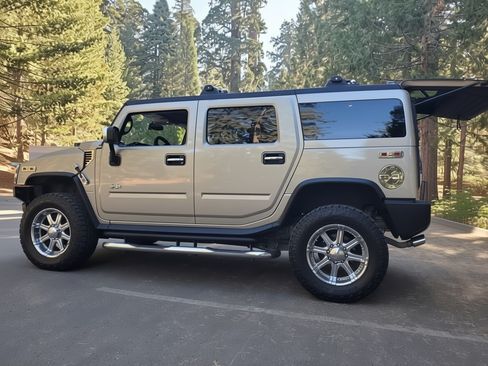 Used 2005 HUMMER H2 w/ Preferred Equipment Group image 2