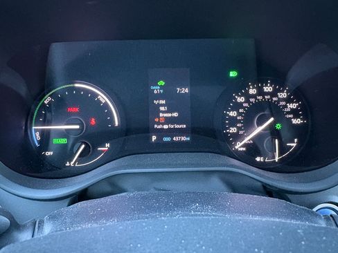 Used 2023 Toyota Sienna XSE image 8