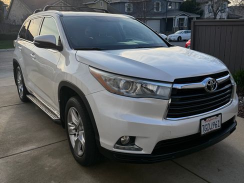 Used 2014 Toyota Highlander Limited image 2