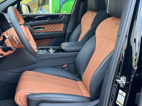 Used 2018 Bentley Bentayga AWD/4WD image 11