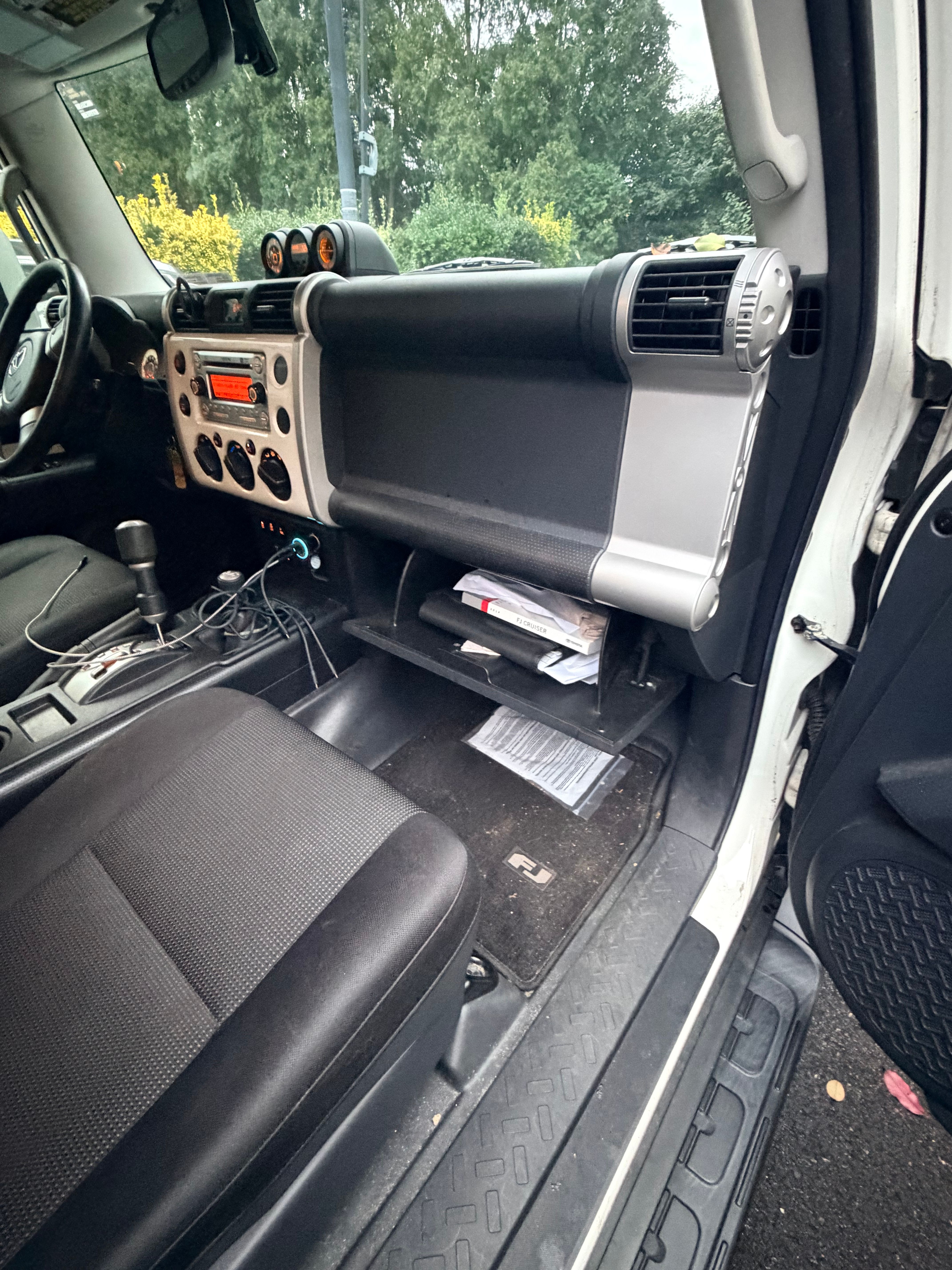 Used 2014 Toyota FJ Cruiser 4WD w/ Upgrade Package image 9