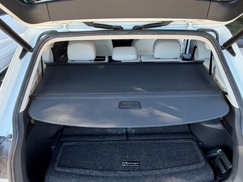 Used 2018 Volkswagen Tiguan SEL Premium image 9