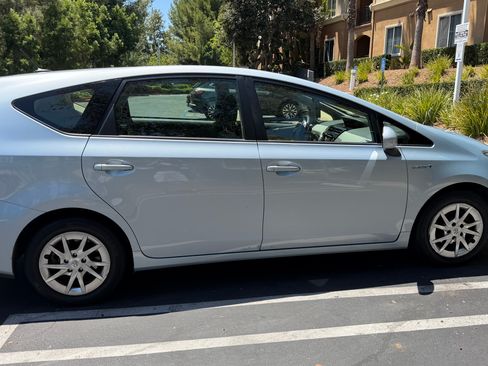 Used 2015 Toyota Prius V Three FWD image 4
