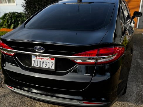 Used 2017 Ford Fusion SE image 5