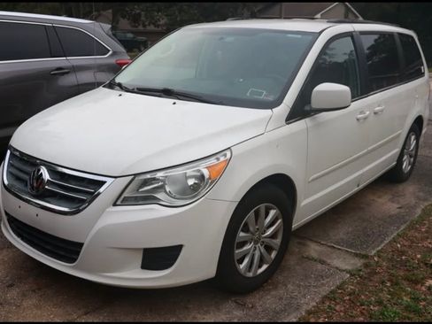 Used 2012 Volkswagen Routan SE FWD image 1
