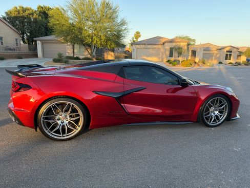 Used 2024 Chevrolet Corvette Z06 RWD image 9