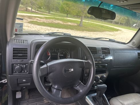 Used 2006 HUMMER H3 w/ Chrome Appearance Package image 10