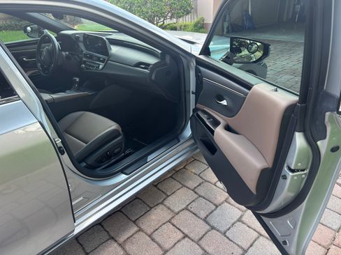 Used 2022 Lexus ES 350 w/ Accessory Package 2 FWD image 6