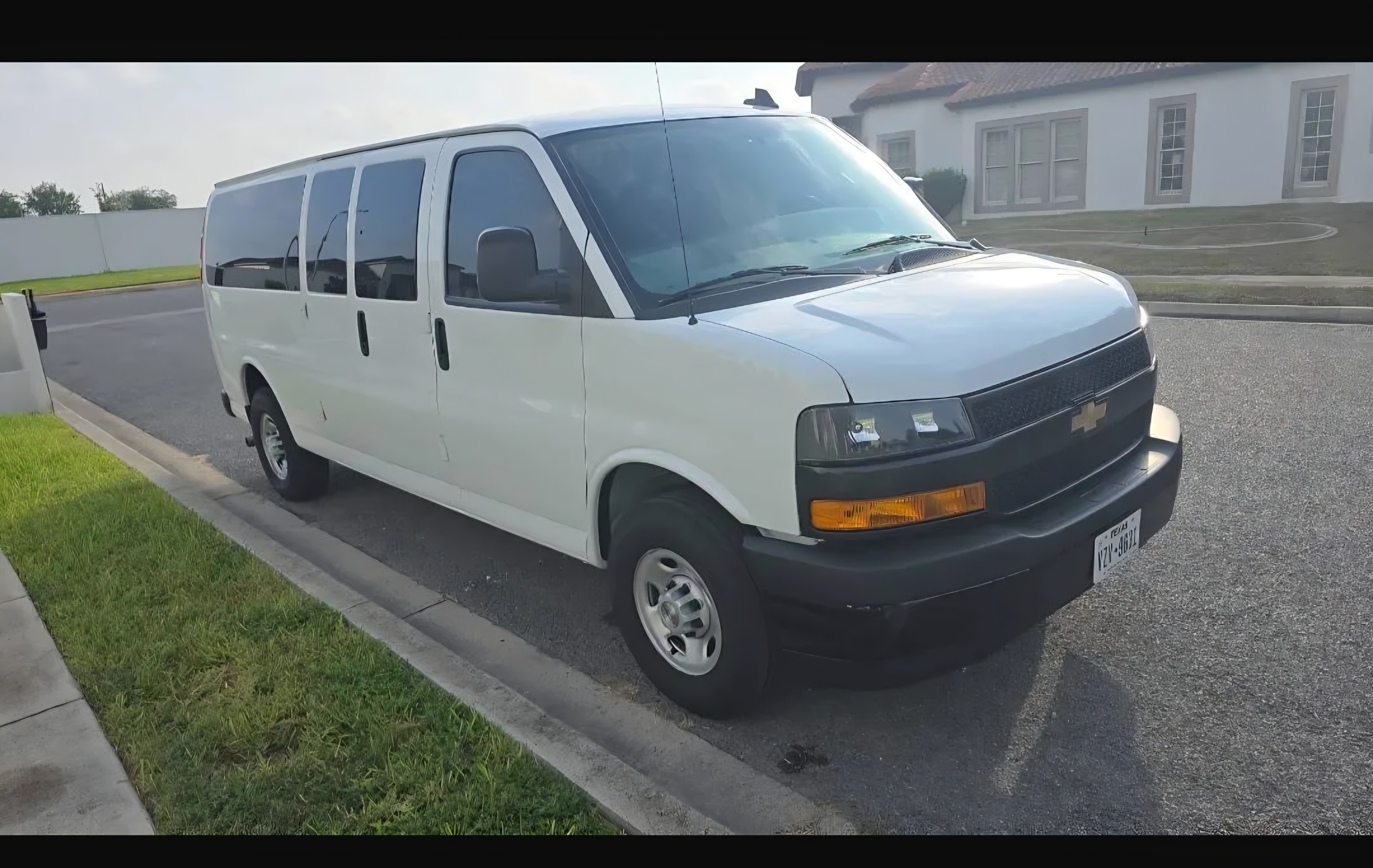 Used 2024 Chevrolet Express 3500 LS RWD image 4
