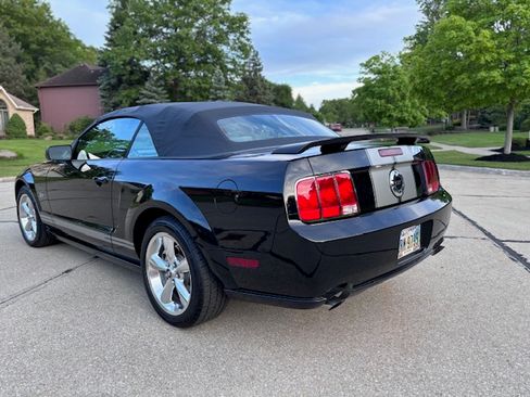 Used 2006 Ford Mustang GT RWD image 4