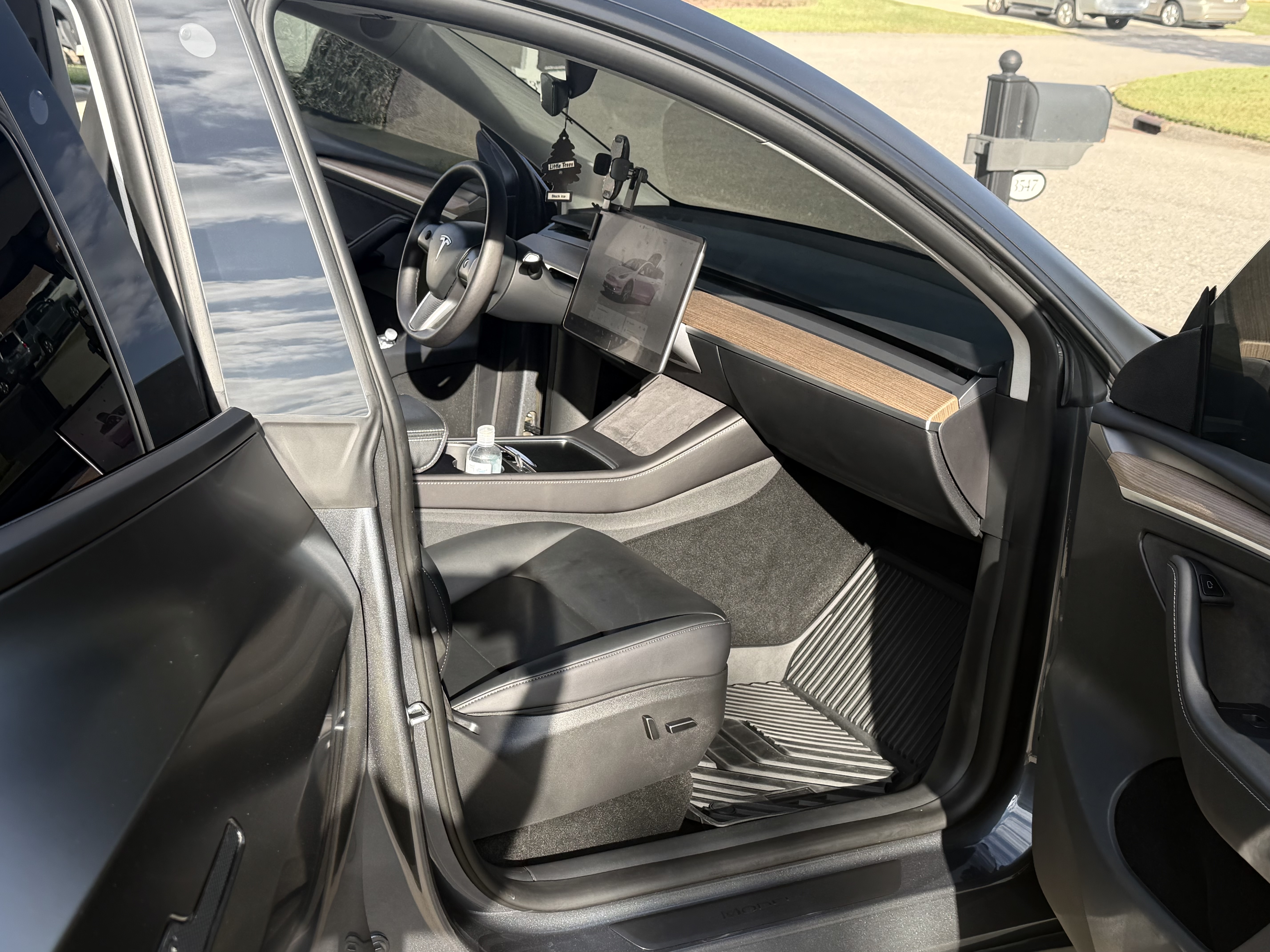 Used 2023 Tesla Model Y Long Range AWD/4WD image 17