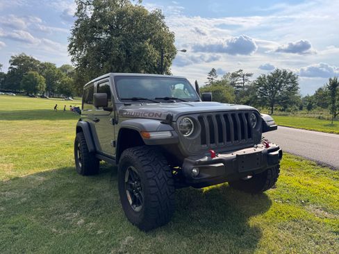 Used 2018 Jeep Wrangler Rubicon AWD/4WD image 2
